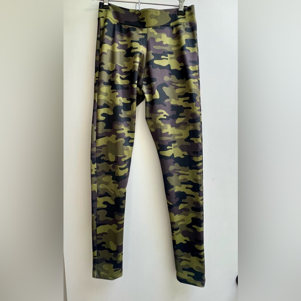 Camouflage Fashion Leggings, NWOT, Size Small
